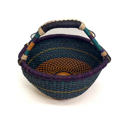 Round basket with one handle
